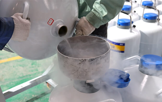 液氮罐內(nèi)液氮裝多少合適？